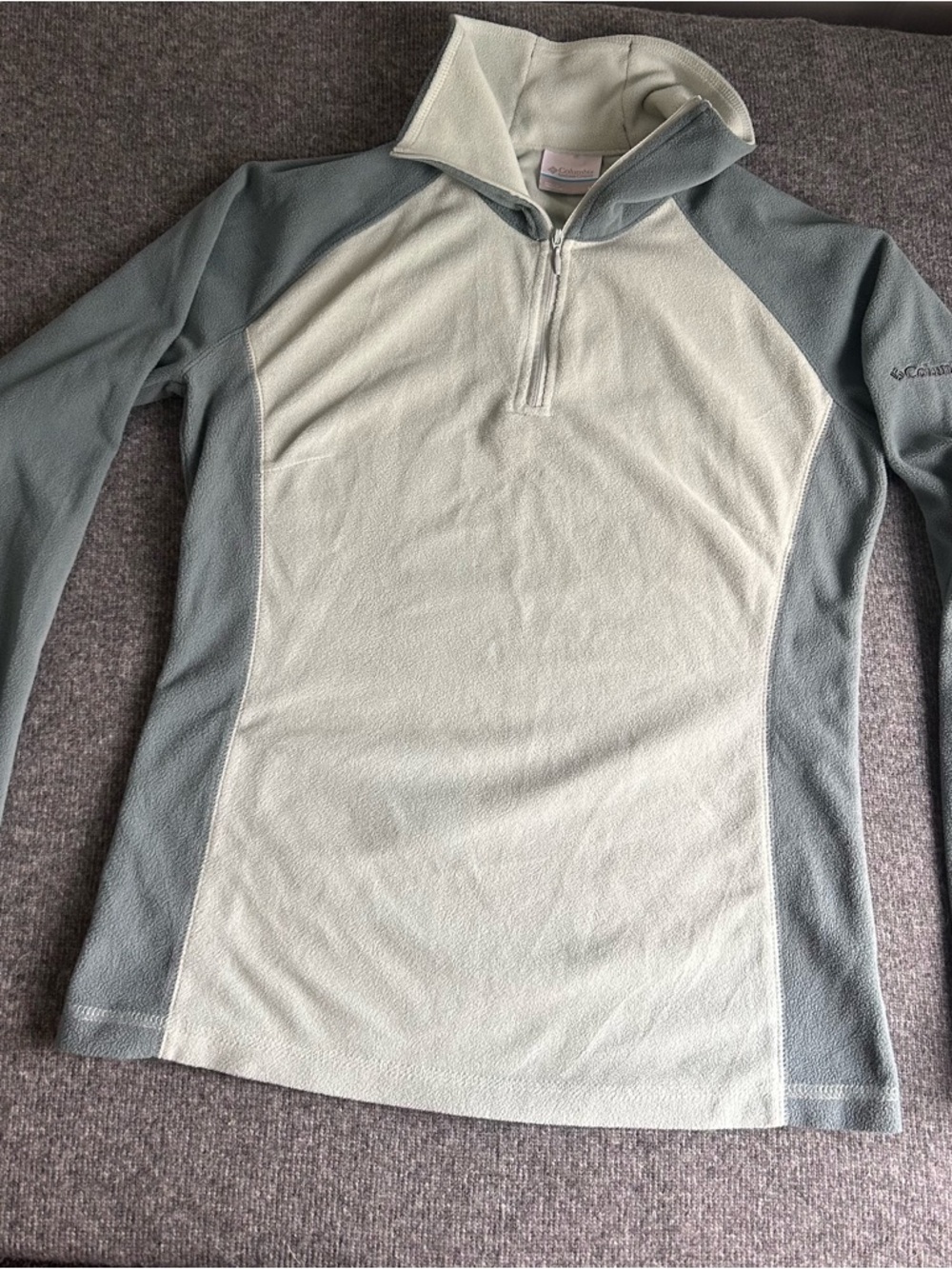 Columbia Women’s Two-Tone Light Sage and Gray Quarter-Zip Fleece Pullover